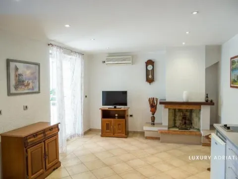 Prodaja, kuća, 670m², Prčanj, Kotor - image 12