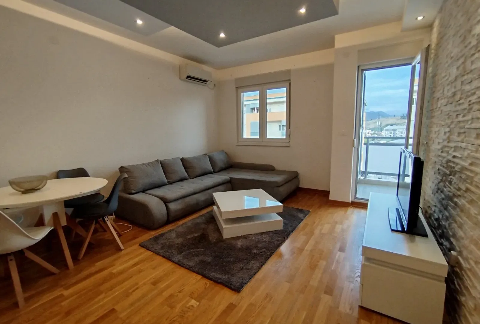 Rent, one bedroom apartment, 45m², City Kej, Podgorica