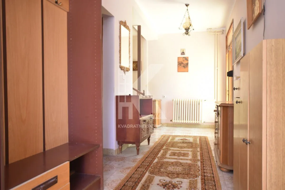 Sale, house, 240m², Dahna, Podgorica