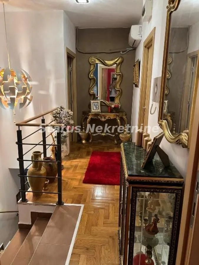 Prodaja, četvorosoban stan, 120m², Novo naselje, Novi Sad