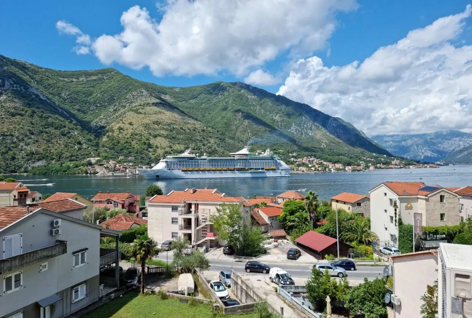 Prodaja, dvosoban stan, 71m², Dobrota, Kotor
