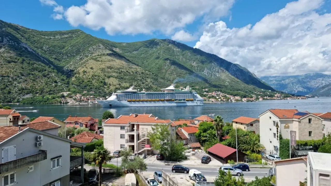Prodaja, dvosoban stan, 71m², Dobrota, Kotor