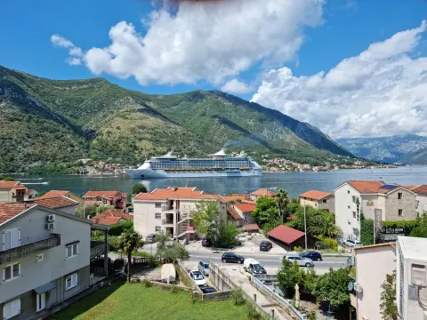 Prodaja, dvosoban stan, 71m², Dobrota, Kotor - image 1