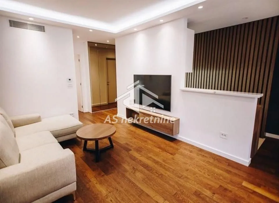 Izdavanje, trosoban stan, 68m², Čubura, Beograd