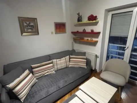 Izdavanje, jednosoban stan, 38m², Centar, Novi Sad - image 1