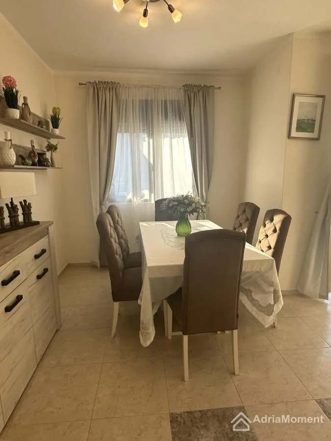 Prodaja, dvosoban stan, 75m², Dobrota, Kotor