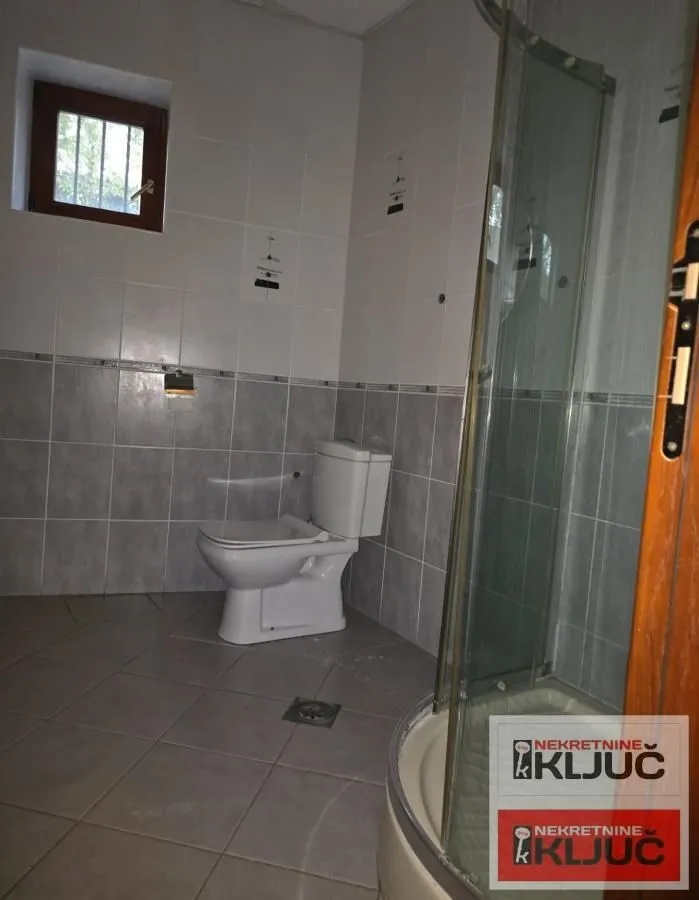 Izdavanje, kuća, 250m², Sajmište, Novi Sad