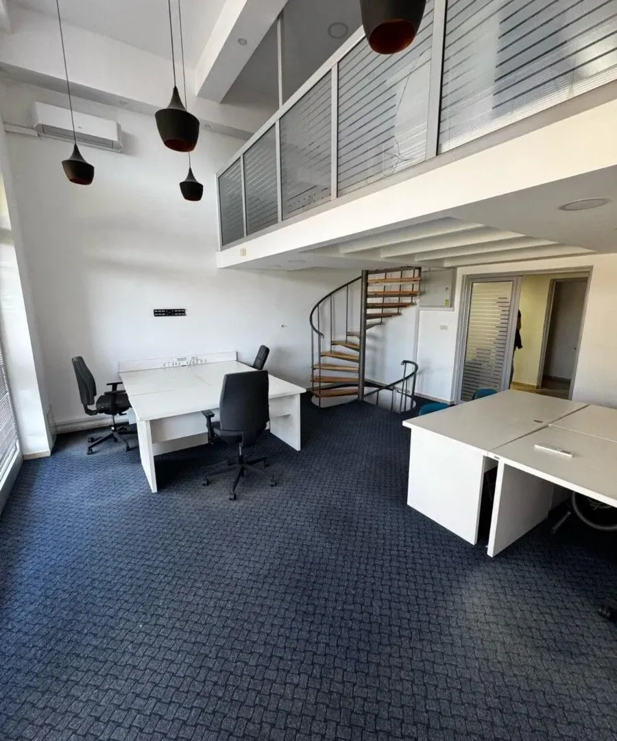 Izdavanje, poslovni prostor, 160m², Kod Capital Plaze, Podgorica