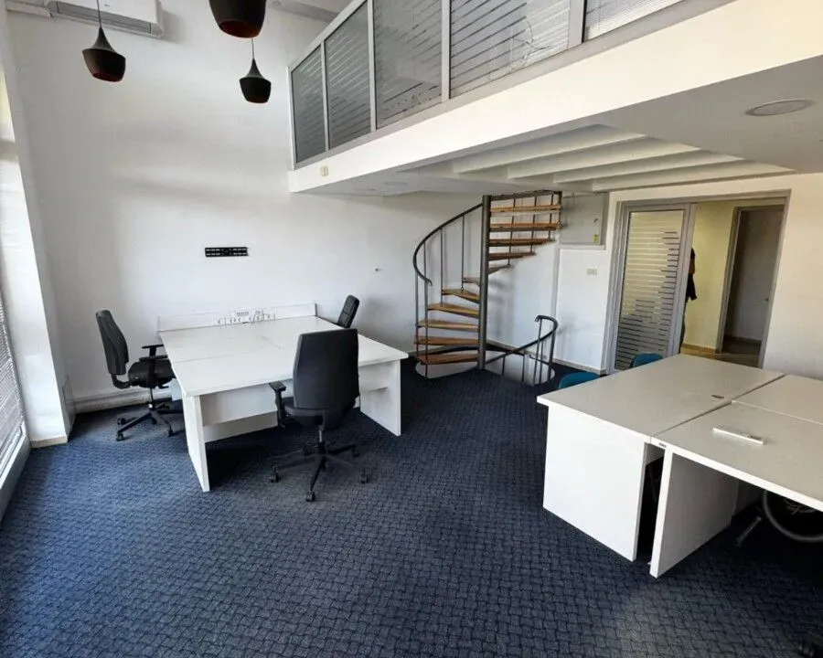 Izdavanje, poslovni prostor, 160m², Kod Capital Plaze, Podgorica