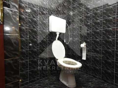 Izdavanje, poslovni prostor, 300m², Gorica C, Podgorica - image 8