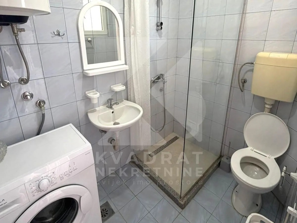 Izdavanje, jednosoban stan, 45m², Zlatica, Podgorica