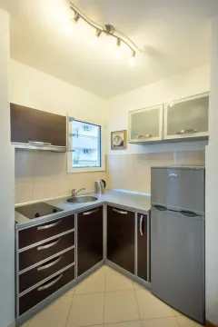 Rent, one bedroom apartment, 37m², Bečići, Budva - image 10