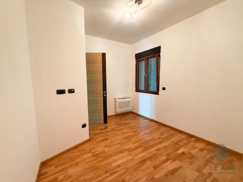 Izdavanje, poslovni prostor, 90m², Centar, Podgorica - image 10