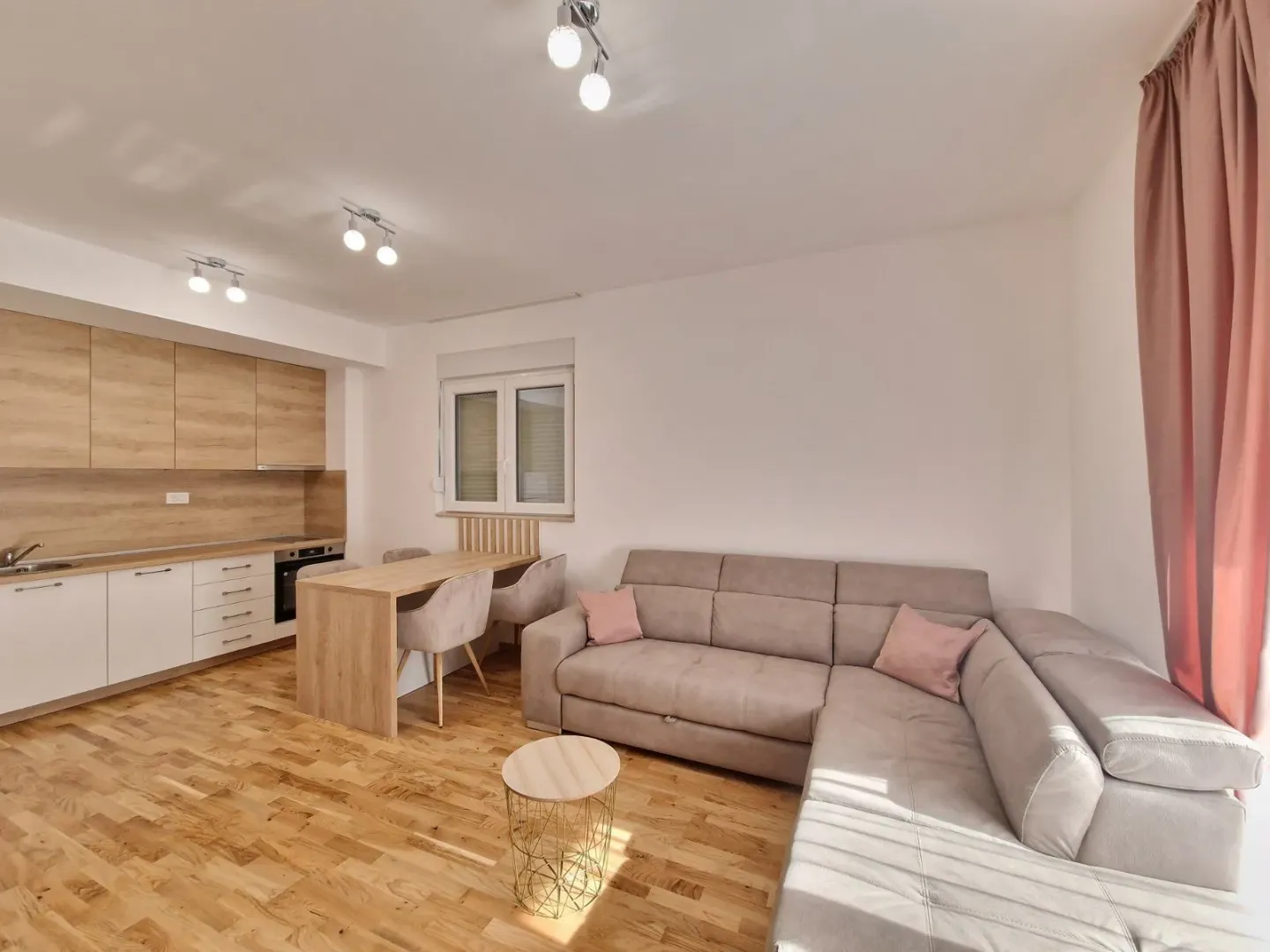 Izdavanje, jednosoban stan, 46m², Bečići, Budva