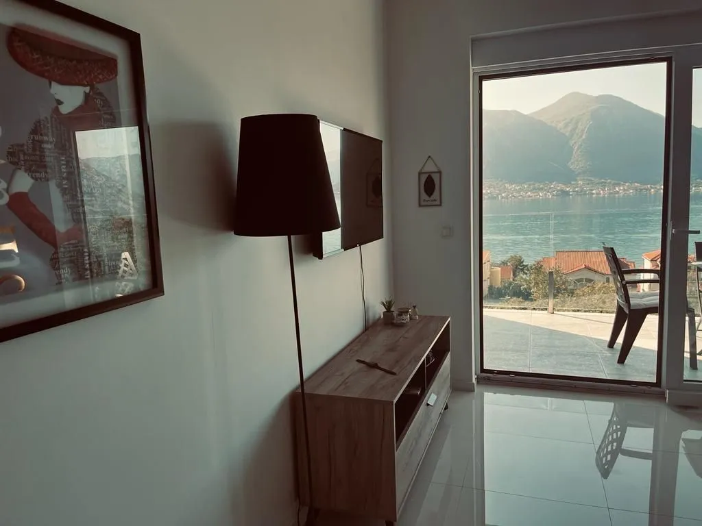 Prodaja, jednosoban stan, 46m², Dobrota, Kotor