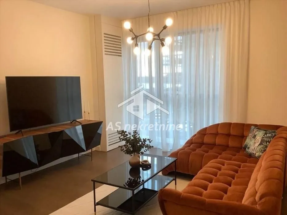 Izdavanje, trosoban stan, 104m², Savski Venac, Beograd