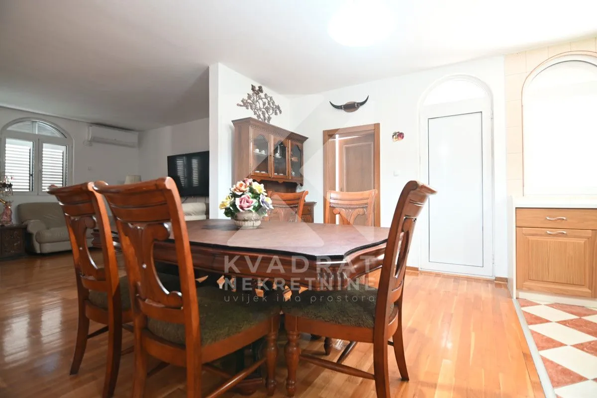 Rent, house, 400m², Zlatica, Podgorica