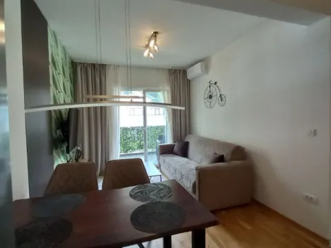 Prodaja, jednosoban stan, 42m², Podkošljun, Budva