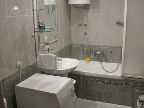 Izdavanje, trosoban stan, 90m², Savski Venac, Beograd - image 8