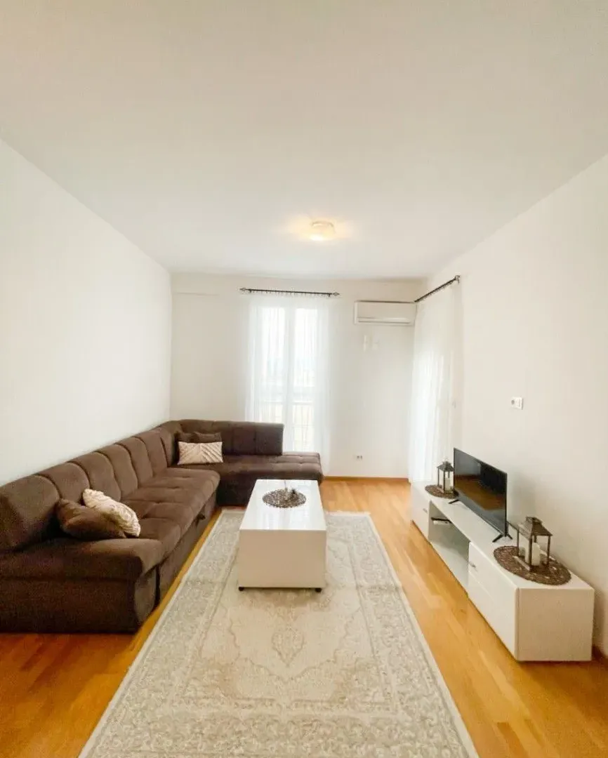 Izdavanje, jednosoban stan, 50m², Stari Aerodrom, Podgorica