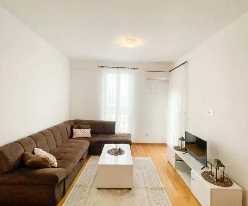 Izdavanje, jednosoban stan, 50m², Stari Aerodrom, Podgorica