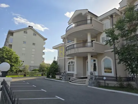 Rent, house, 500m², Stari Aerodrom, Podgorica - image 4
