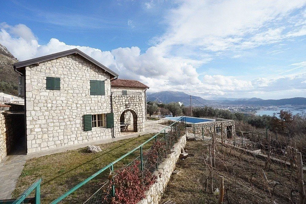 Prodaja, kuća, 400m², Šušanj, Bar