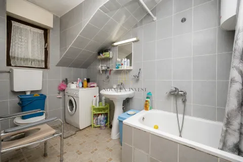 Prodaja, kuća, 183m², Gorica C, Podgorica - image 19