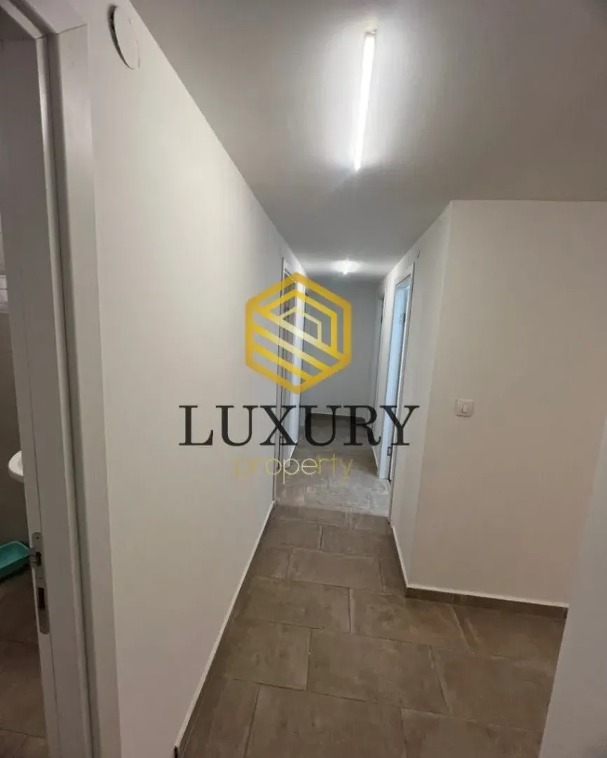 Rent, office space, 245m², Blok 5, Podgorica