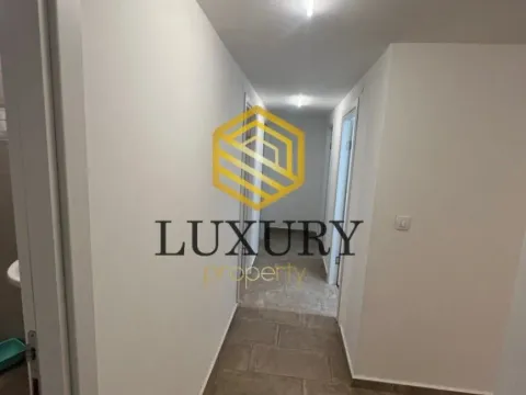 Izdavanje, poslovni prostor, 245m², Blok 5, Podgorica - image 2