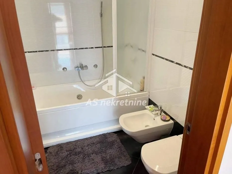 Rent, four bedroom apartment, 118m², Vračar Hram, Vračar Sve Podlokacije