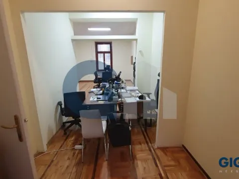 Izdavanje, poslovni prostor, 85m², Gundulićev Venac, Beograd - image 2