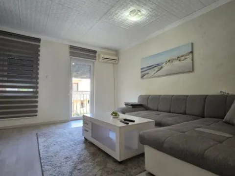 Izdavanje, jednosoban stan, 60m², Centar, Podgorica