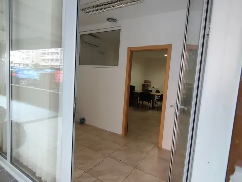 Rent, office space, 46m², City Kvart, Podgorica - image 2