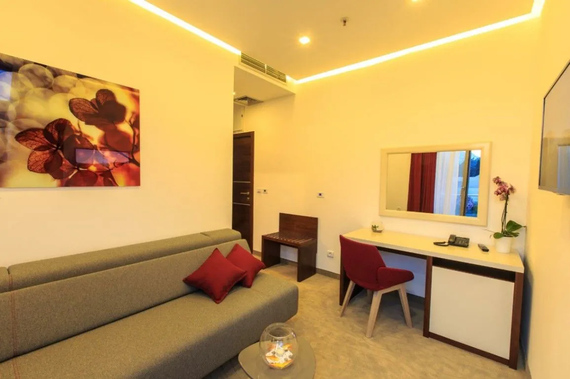 Sale, office space, 2500m², Sutomore, Bar