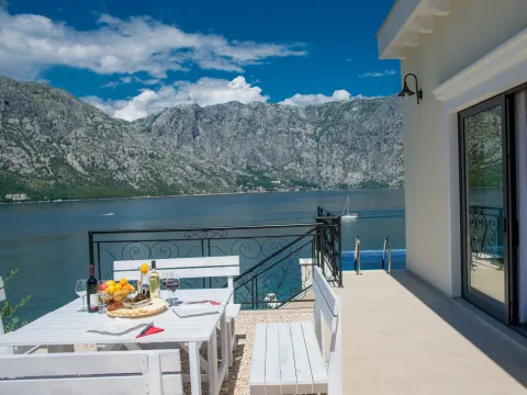 Izdavanje, kuća, 150m², Stoliv, Kotor - image 18