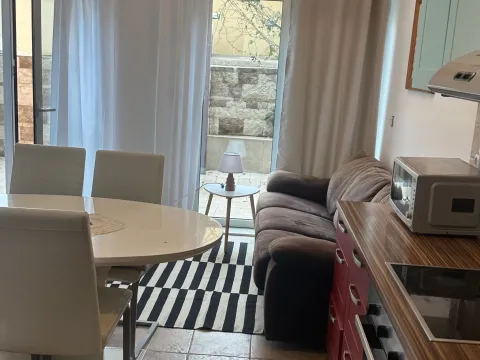 Izdavanje, garsonjera, 40m², Dobrota, Kotor - image 8