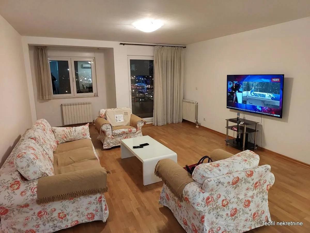 Izdavanje, dvosoban stan, 90m², Autokomanda, Voždovac Sve Podlokacije