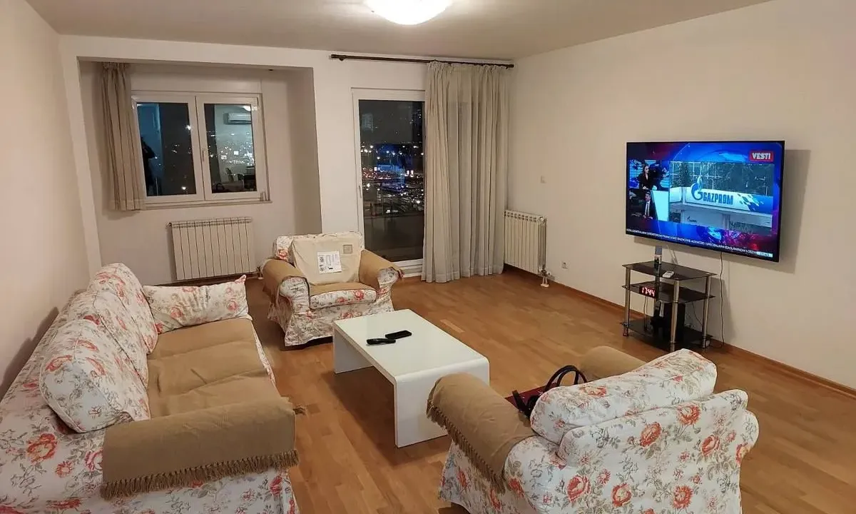 Izdavanje, dvosoban stan, 90m², Autokomanda, Voždovac Sve Podlokacije