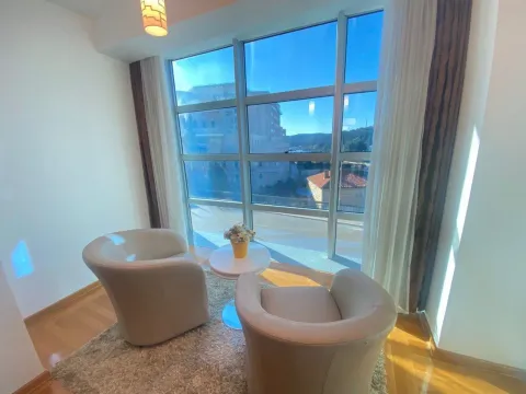 Sale, two bedroom apartment, 83m², Bečići, Budva - image 1