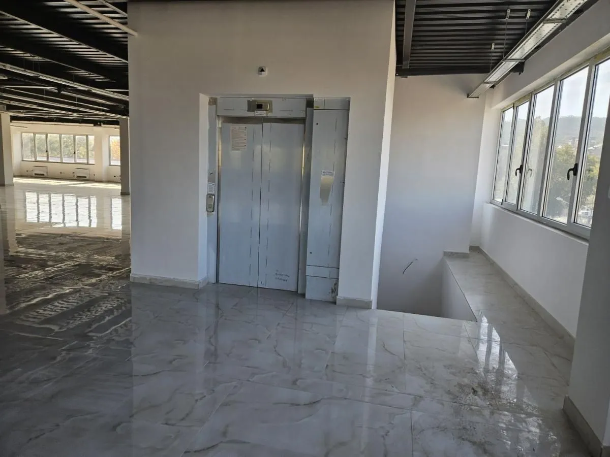 Rent, office space, 1400m², Karaburma, Palilula Sve Podlokacije