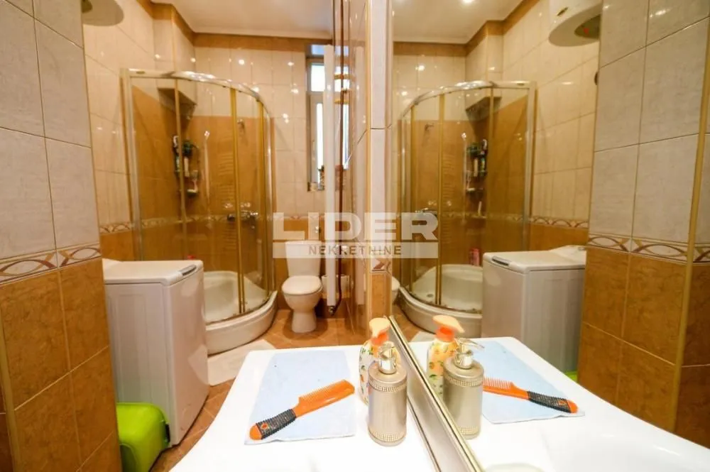 Prodaja, trosoban stan, 86m², Cvetni Trg, Vračar Sve Podlokacije