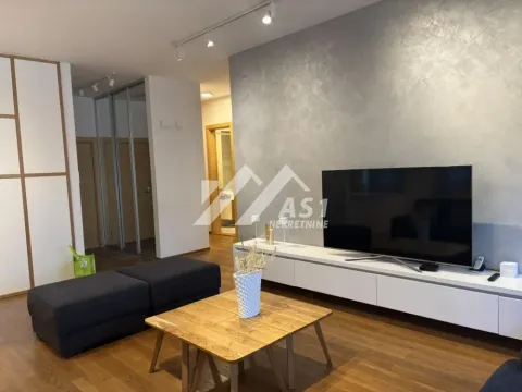 Izdavanje, trosoban stan, 102m², Centar, Novi Sad - image 2