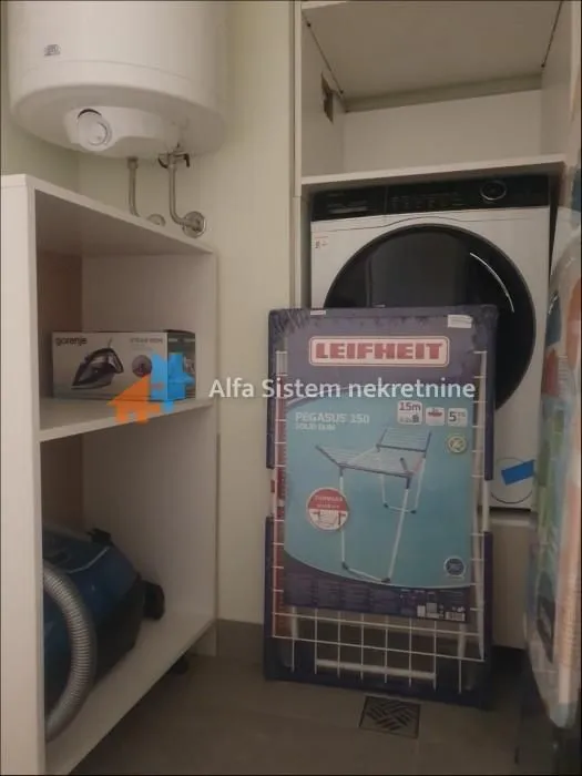 Izdavanje, trosoban stan, 72m², Savski Venac, Beograd