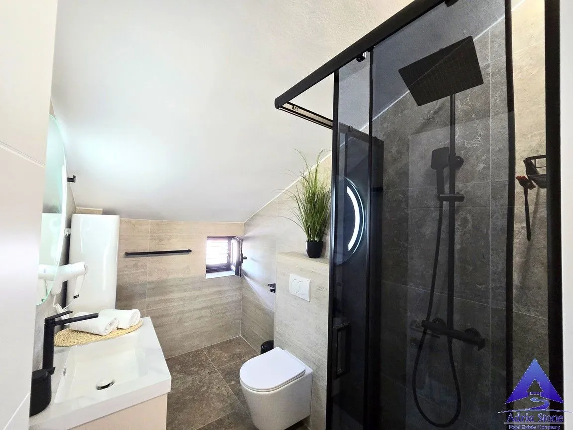 Rent, hospitality venue, 440m², Adok, Budva