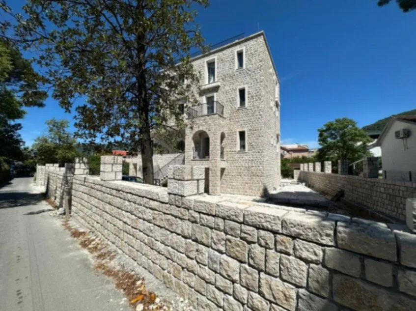 Prodaja, kuća, 500m², Donja Lastva, Tivat