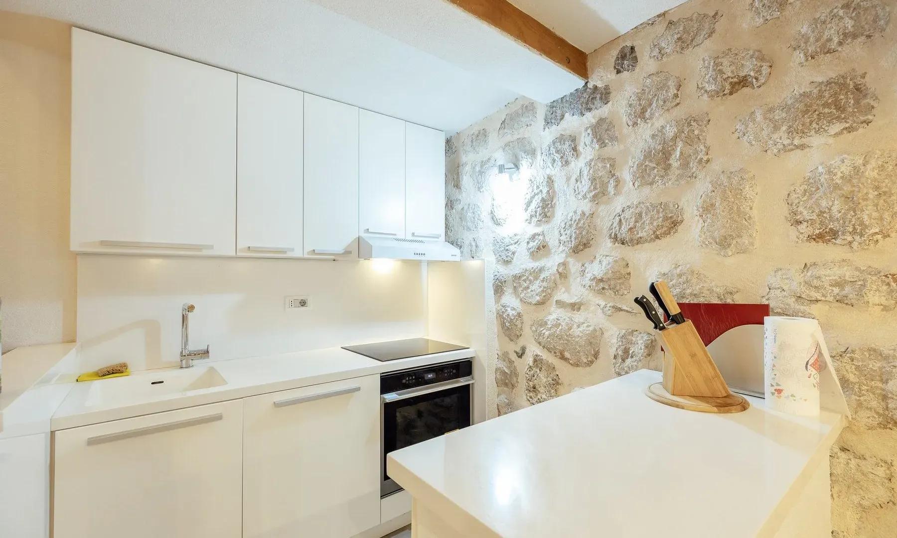 Prodaja, dvosoban stan, 93m², Perast, Kotor