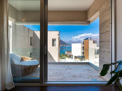 Sale, two bedroom apartment, 82m², Dobrota, Kotor - image 9