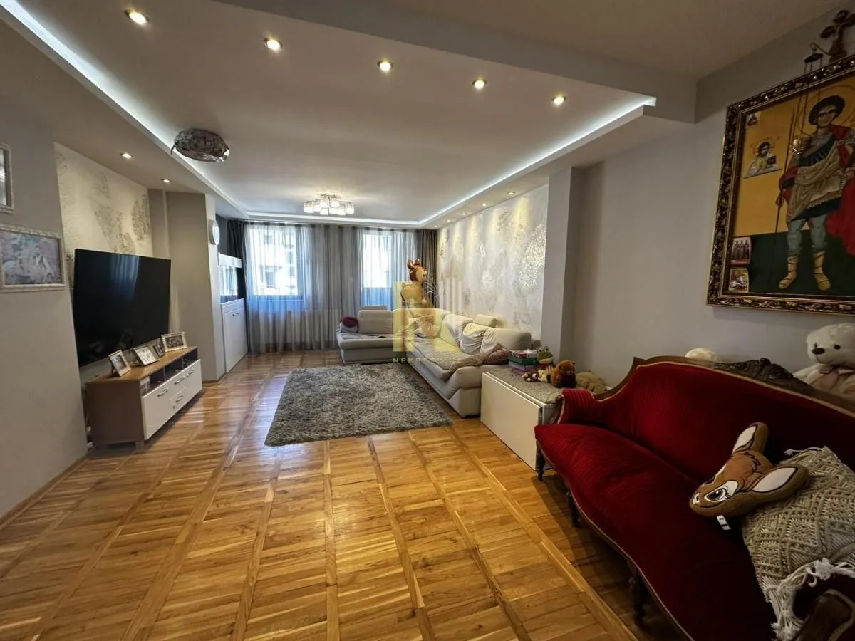 Prodaja, četvorosoban stan, 116m², Grbavica, Novi Sad Sve Podlokacije