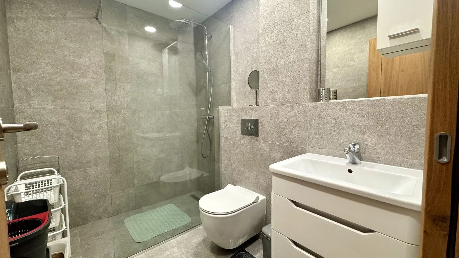 Rent, three bedroom apartment, 86m², Kalimanj, Tivat